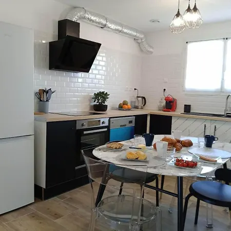 L Arsenal Comfortable 3 Bedrooms