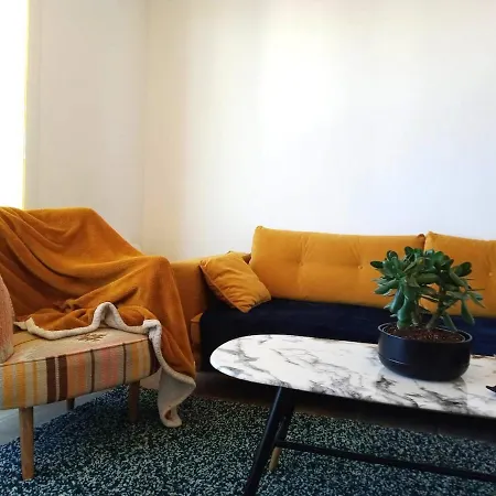 L Arsenal Comfortable 3 Bedrooms شقة تارْب