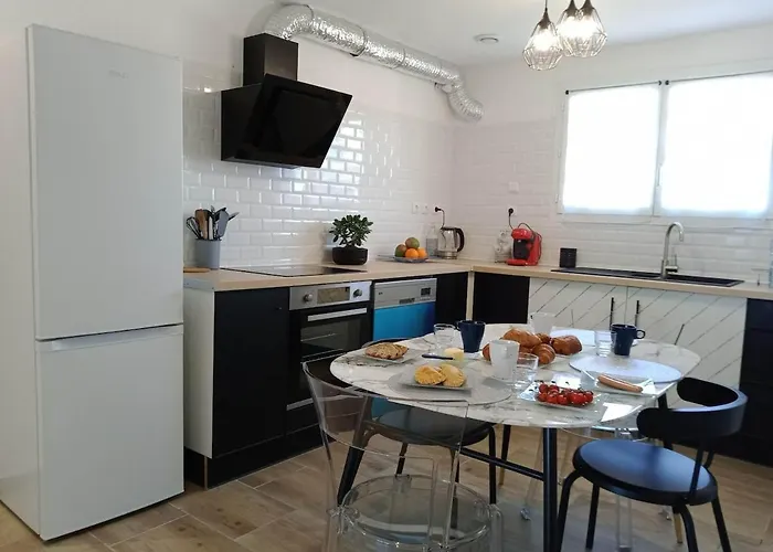 L Arsenal Comfortable 3 Bedrooms